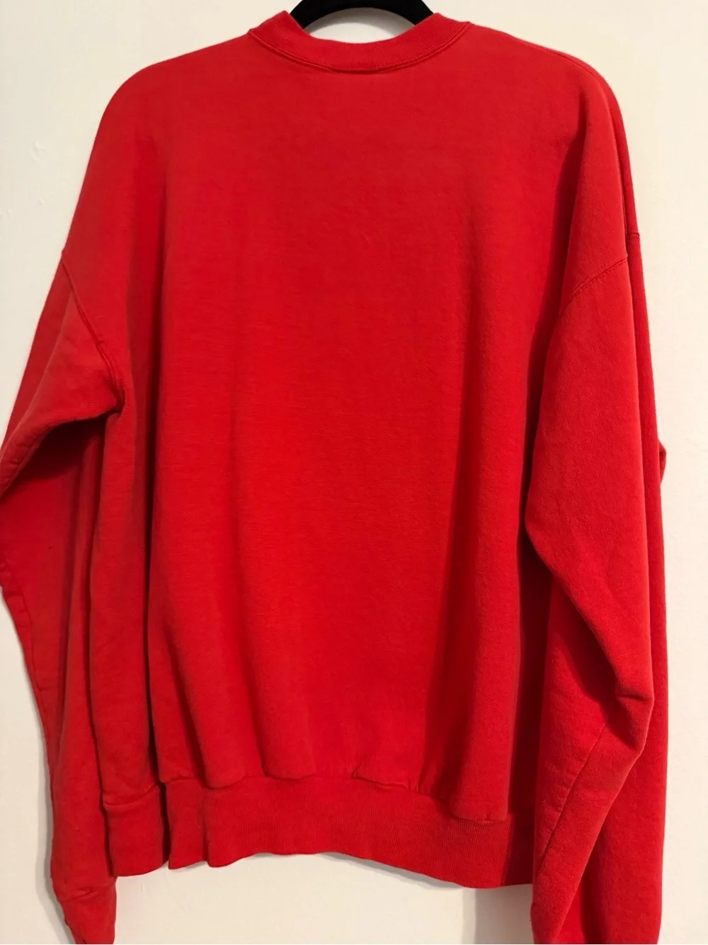 Disney Men's Red Mickey Graphic Sweatshirt - VNTG